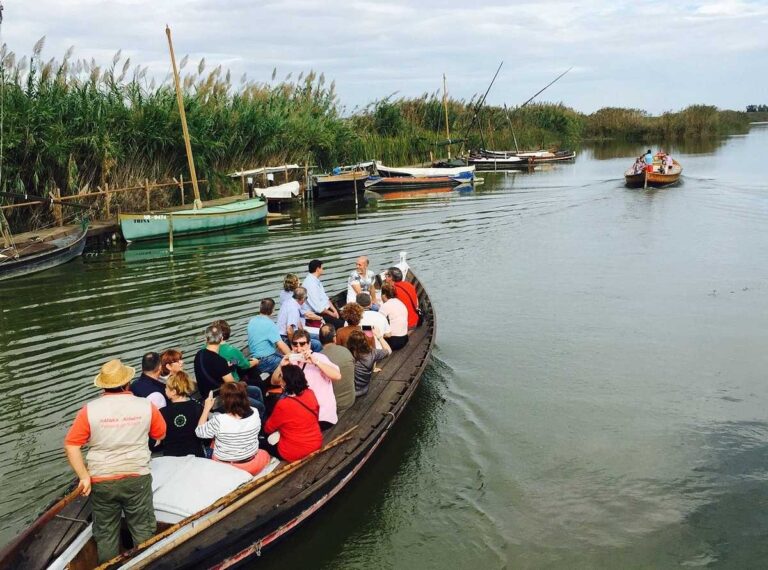 Albufera lakes. Boat ride and lunch